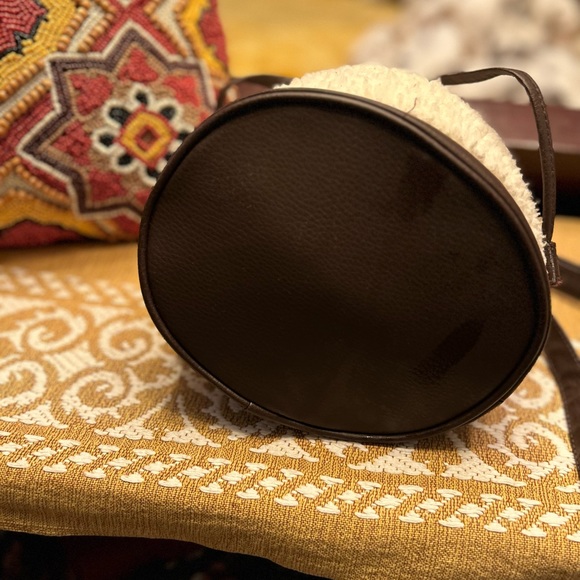 ⚠️🎁3 for $35🎁⚠️ bucket Sherpa drawstring purse like new !! - Picture 6 of 10